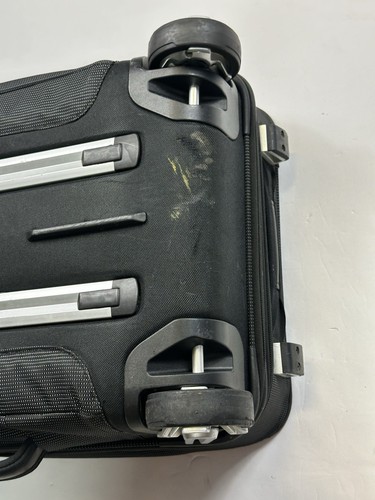 Thule Crossover 22-Inch (45L) Rolling Upright - Picture 5 of 13