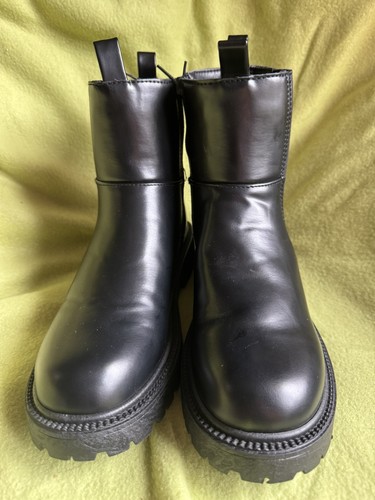Nagelneue Boots 37 Schwarz Stiefel Profilsohle Bikerboots Stiefelette - Bild 5 von 5