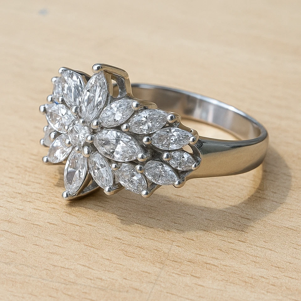 Anillo de compromiso de oro blanco de 14 quilates con diamantes simulados de corte marquesa de 4 quilates 6-10 Foto 3 de 4