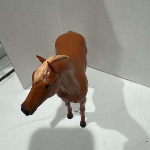 Breyer Horse Hazel World Of Breyer Horses 2021 Brown Light mane - Picture 2 of 7