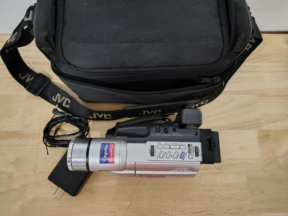 JVC Super VHS Camcorder Model GR-SXM540U 600x Digital Zoom s VHs C Non Working - Image 3 of 4