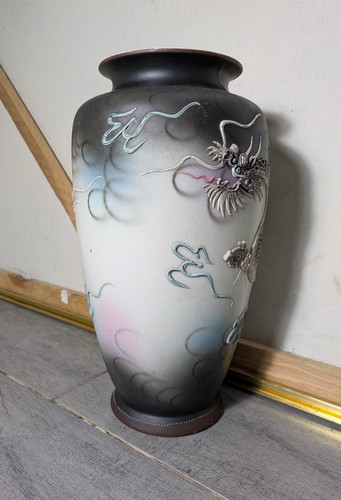 Vintage Large 12"h Moriage Dragonware Porcelain Vase Japan Dragon - Picture 10 of 20