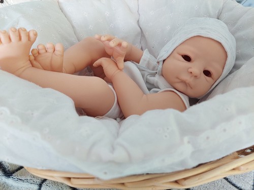 Rebornpaket mit Bausatz mit Kleidung