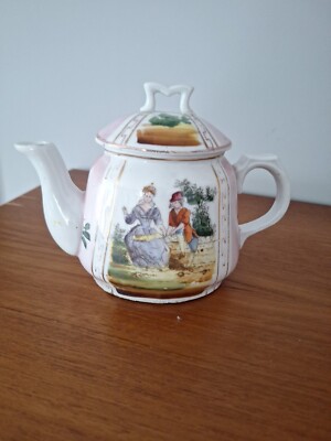 Kleine deutsche Teekanne Vintage. Handbemalt.  Gestempelt ''R'' 