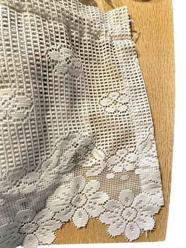 White Lace Short Curtains For Bathroom Or Kitchen L68” H 18 1/2” Lot Of 2 Panel - Picture 6 of 9
