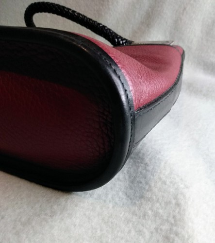 Borsa a tracolla Brighton in pelle nera e rossa con tracolla intrecciata - Foto 7 di 18