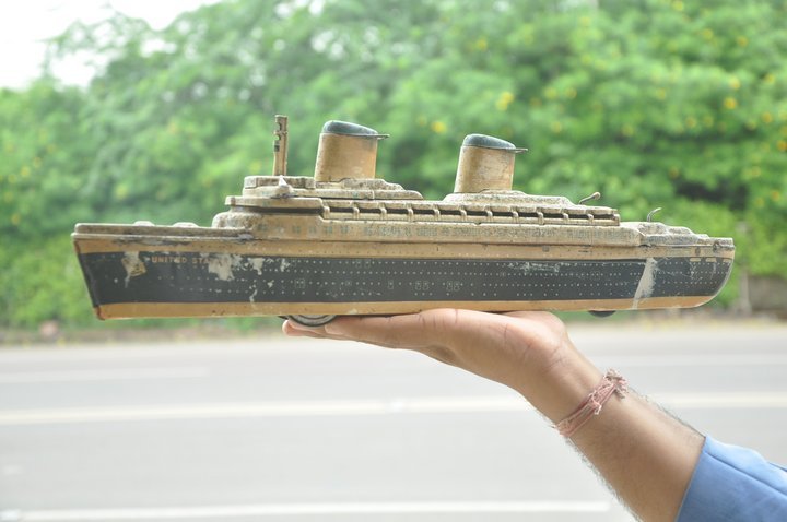 Batería Vintage 'y' marca Estados Unidos Litografía Barco Feu Juguete de hojalata, Japón Batería Vintage 'y' marca Estados Unidos Litografía Barco Feu Juguete de hojalata, Japón