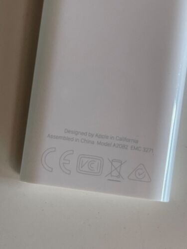 Apple USB-C to SD Card Camera Reader iPhone iPad MacBook - Picture 3 of 3