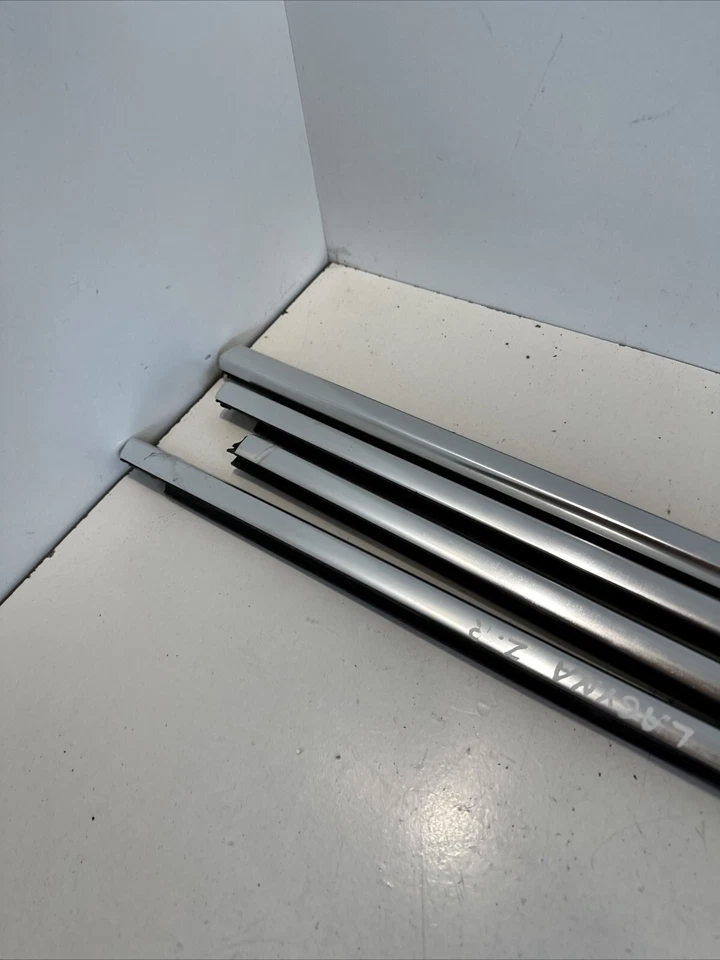 Renault Laguna conjunto de moldura acabamento de vidro cromado genuíno 2010 Hatchback - Imagem 3 de 4