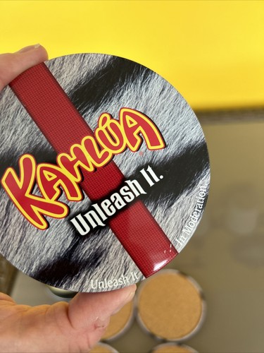 Juego de montaña rusa ""Unleash it"" kahlua contenedor de estaño y 4 posavasas metálicas con respaldo de corcho - Imagen 10 de 10