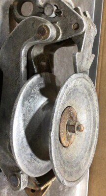 Vintage Lindsey Pulley. Item ID D15