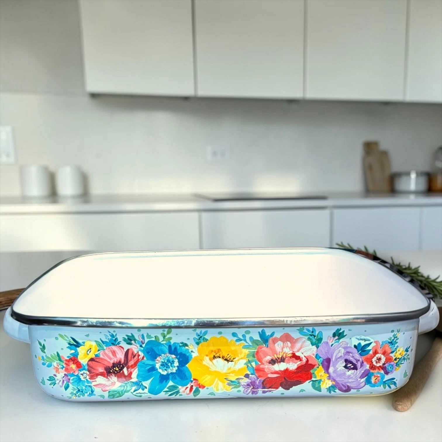 Pioneer Woman 16 in Breezy Blossom Enamel on Steel Roasting Pan with Rack Floral
Opens in a new wind