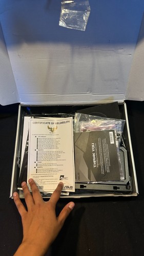 Kit matériel de montage gaming ASUS TUF avec ventilateur, supports, vis, badges, manuel - Photo 9/12