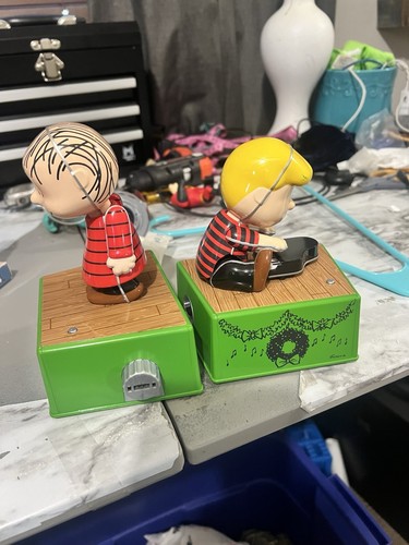 Set of 2 Hallmark Peanuts Christmas Dance Party Musical Animated Figures Tested - Picture 5 of 6