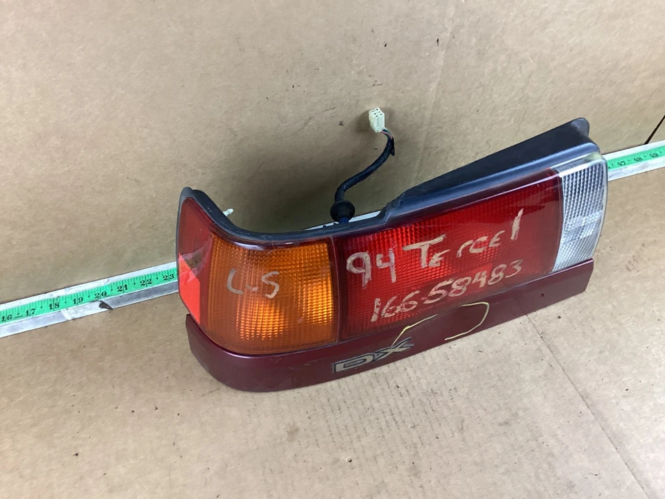 Conjunto de luz trasera izquierda del lado del conductor Toyota Tercel 1991-1994 Foto 3 de 4