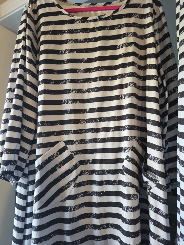 Traje de pantalón de pierna ancha gris y negro con volantes 4x 2 piezas sin marca Foto 3 de 3