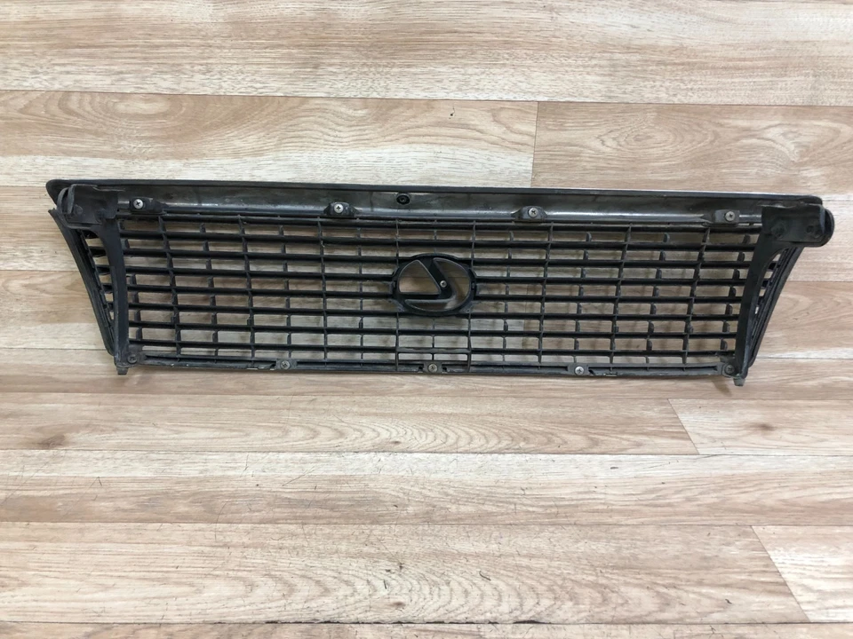 REJILLA CAPÓ RADIADOR DELANTERO LEXUS LS400 OEM CON EMBLEMA DORADO 1990-1994 Foto 4 de 4