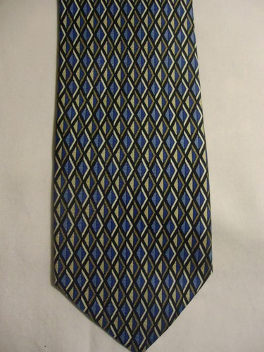Dockers Gray-Blue Diamonds Silk Tie 49" Short Tie Stain Resistant - Picture 1 of 2