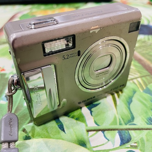 Fujifilm FinePix F Series F450 5.2MP Digital Camera - Silver Read Description - Picture 2 of 12