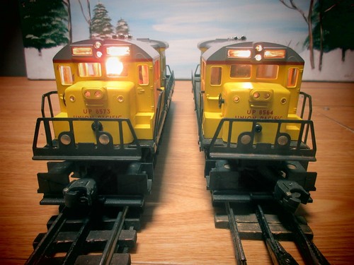 Lionel 6-8564 O Gauge Union Pacific U36B Powered Locomotive & 6-8573 DUMMY . - Picture 5 of 9