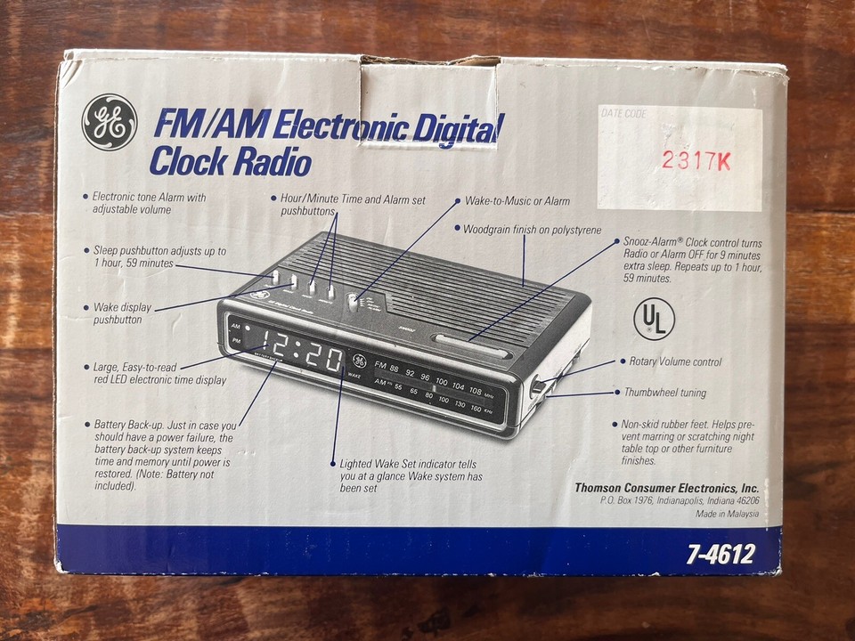 GE SpaceSaver 74612 FM/AM Electronic Digital Clock Radio Vintage Retro