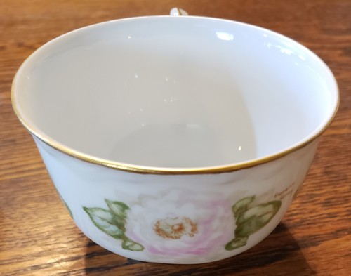 2 Tea Cups Hutschenreuther Gelb (Selb)LHS Bavaria Germany PINK FLOWER Gold Gild - Picture 3 of 12