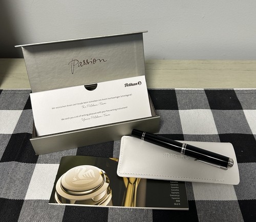Pelikan Fountain Pen Souveran M805 Striped Black Resin Nib F 18K