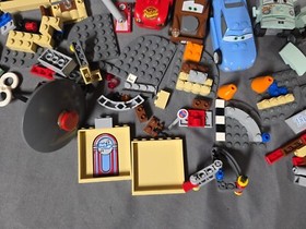 LEGO Cars: Flo's V8 Cafe (8487) Incomplete Set w/ Booklet READ