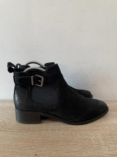 LADIES BLACK FAUX LEATHER ELASTIC /BUCKLE ANKLE BOOTS SHOE UK SIZE 5 EUR 38 K53 - Picture 2 of 8