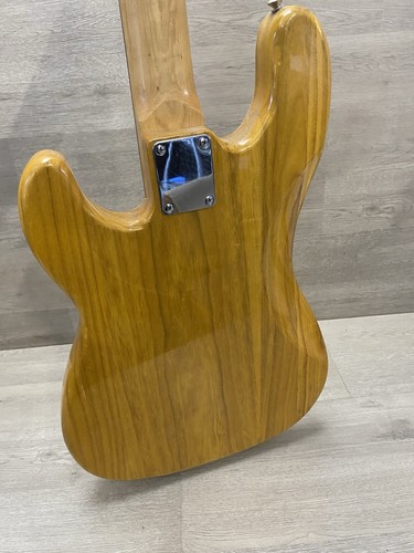 Jay Turser Chitarra elettrica 4 corde venatura legno e bianco panna - Foto 12 di 16