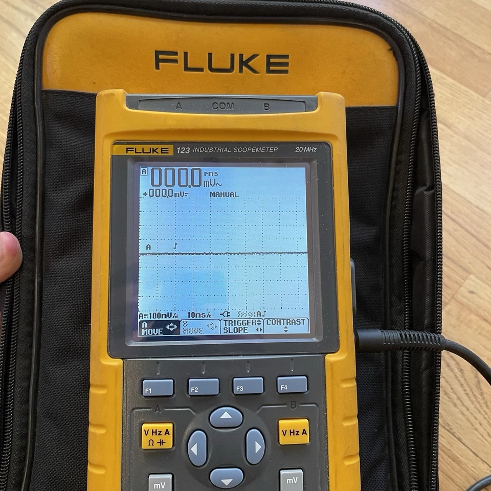 Fluke 123B промышленный прицел метр двойной вход 20 МГц ручной осциллограф - Изображение 2 из 4