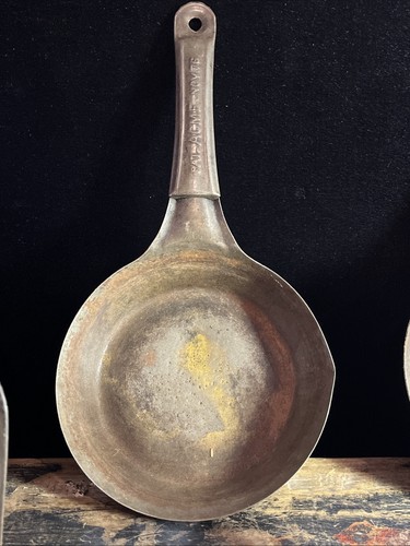 Antico lotto di 5 padelle in metallo da cowboy Skillets Pat novembre 1876 - Foto 3 di 16