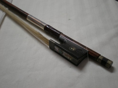 Violin Bow Stamped H.R.Pfretzschner - Imagen 2 de 7