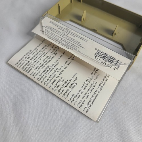 KISS: Lick It Up Cassette Tape Heavy Metal 1983 Rock Music Gene Simmkns - Picture 5 of 8