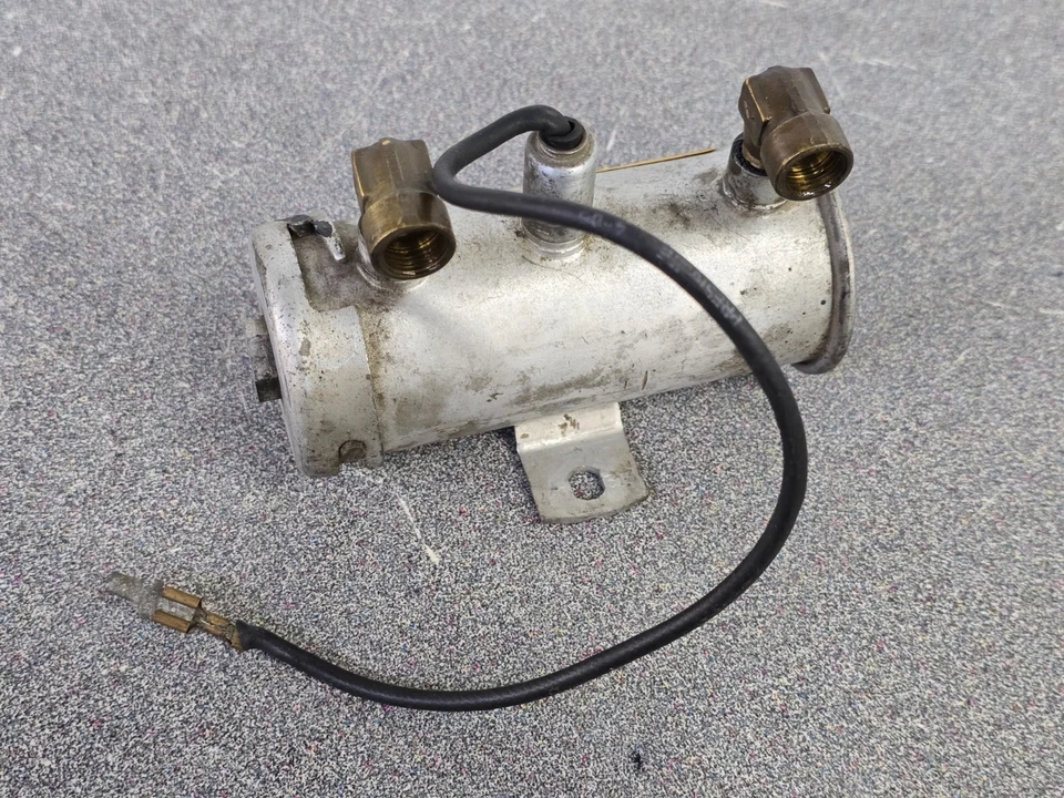 BOMBA DE COMBUSTIBLE ELÉCTRICA BENDIX 12V 1965-68 USADA ORIGINAL PORSCHE 911 SWB BONITA LIMPIA Foto 3 de 4