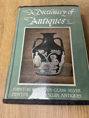 A Dictionary of Antiques - Sheila Stuart (Mrs Howard Baker) 1953-01, Hardcover