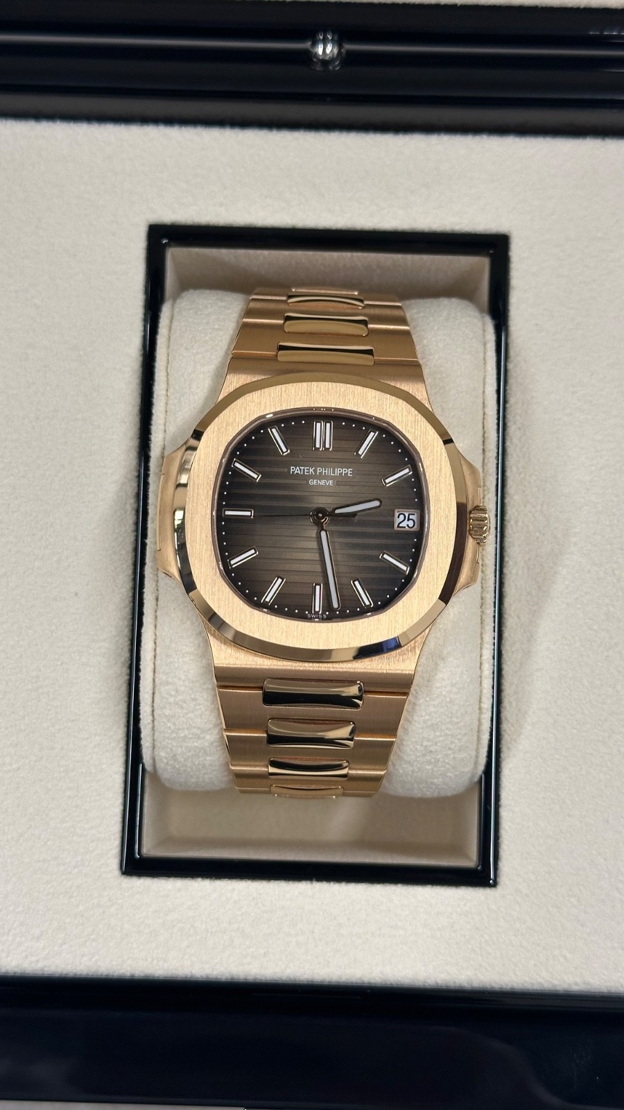 Patek Philippe Nautilus 18K Rose Gold 5711, Full Set, 2018, Mint Condition.