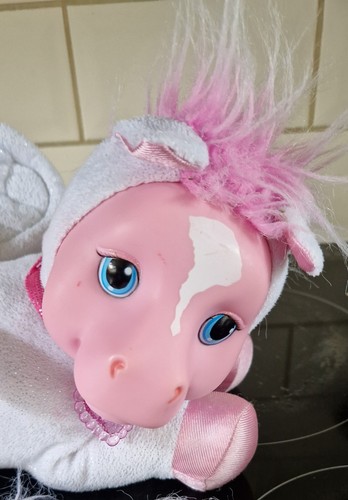 2015 Pony Surprise weiß rosa liegendes Pferd mit 2 Babys Plüsch weiches Kuscheltier - Bild 4 von 4