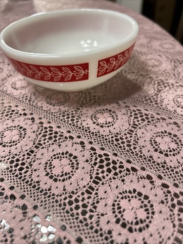 FIRE-KING #350 REVEL ROT Lorbeerrand Müslischale Milchglas Anchor Hocking EUC - Bild 1 von 5