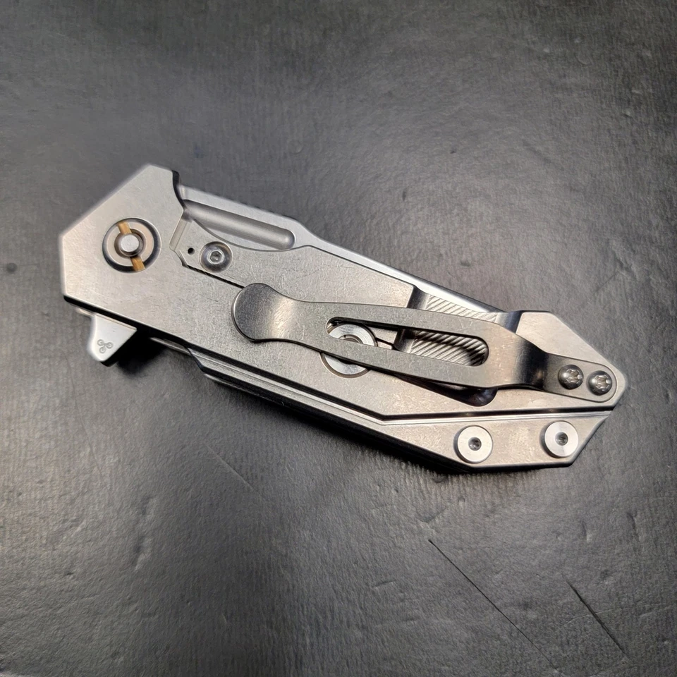 CUCHILLOS RICK HINDERER EE. UU. MEDIA PISTA AZUL/NEGRO G10 ACABADO LAVADO A PIEDRA ALETA Foto 2 de 2