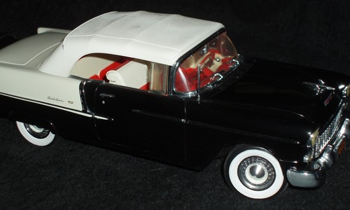 ERTL "MINT SERIES" 1955 CHEVY BEL AIR CONVERTABLE BLK/WHT 1/18 DIECAST METAL - Picture 12 of 15