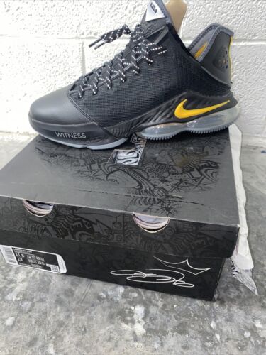 Nike Lebron 19 Low Witness Uomo Taglia 11.5 Nero University Oro DH1270 002 - Foto 2 di 5