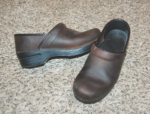 dansko oil rubbed clogs