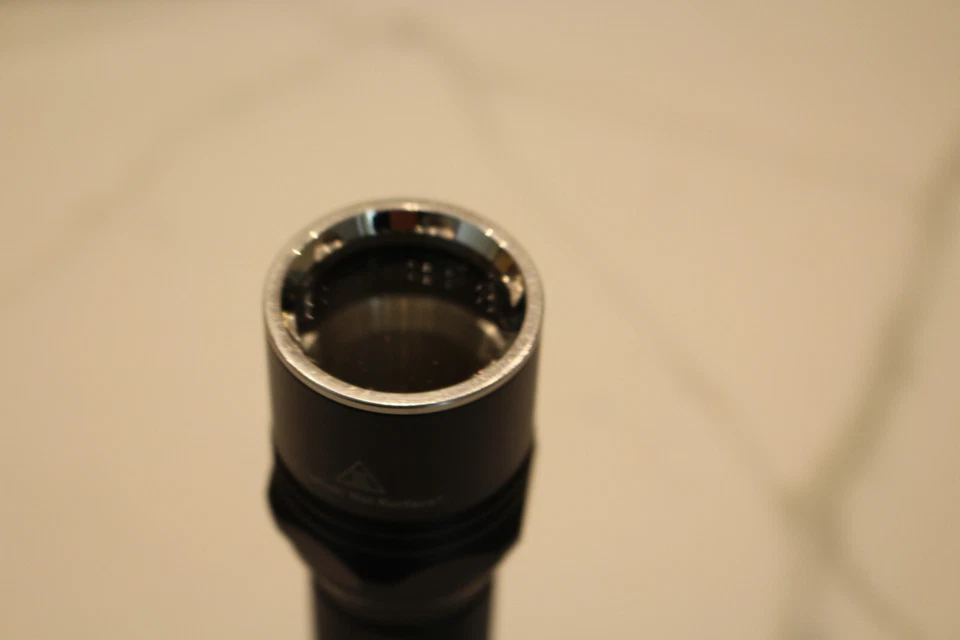 Linterna táctica vintage SolarForce L2P edición especial-HAIII negra usada en excelente estado P60 Foto 2 de 4