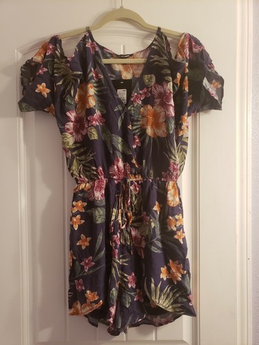 Fashion Nova Floral Strampler Medium - Bild 1 von 2