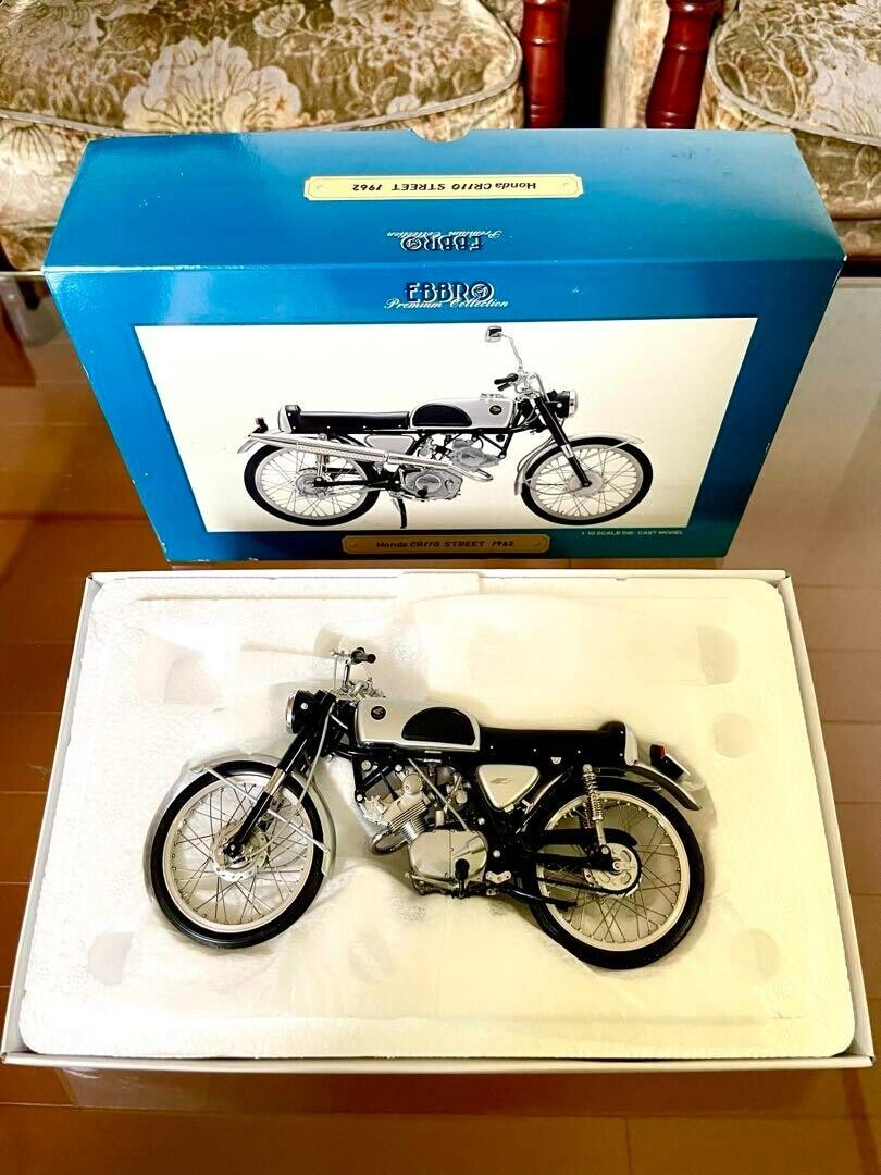 Ebbro premium collection 1/10 1962 Honda CR110 Cub racing Ebbro premium collection 1/10 1962 Honda CR110 Cub racing