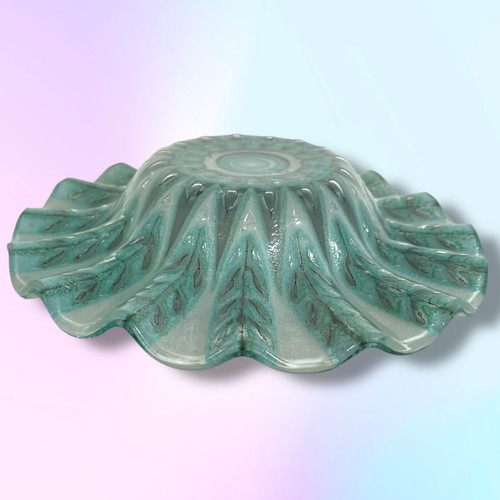 Vtg Signed Higgins 6.5” Fused Glass Fern Ruffled Ashtray Grey-Green & Baby Blue - Picture 8 of 10
