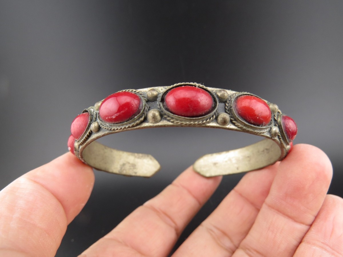 One Of The Most Unique Formation Vintage Native American Navajo Coral Sterling Silver Bracelet One Of The Most Unique Formation Vintage Native American Navajo Coral Sterling Silver Bracelet