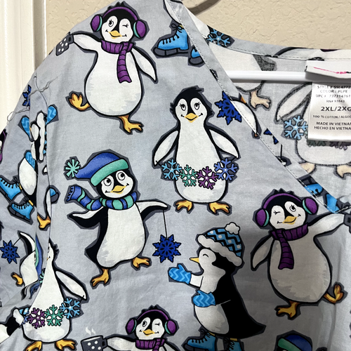 Scrub Star Womens Top Size 2XL White Penguins Christmas Trees Pockets Winter - Picture 4 of 6