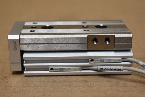 Cilindro de mesa deslizante neumático SMC con sensores número de pieza MXQ12-30 - Imagen 4 de 8